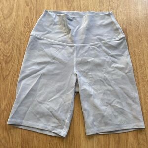 ALO yoga legging shorts tight airbrush size medium